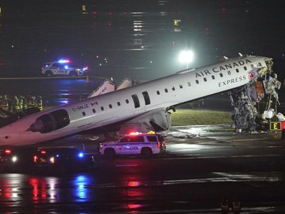 New York Airport Closed after Collision between Plane and Fire Truc