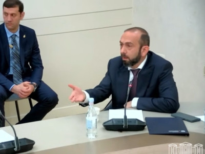 Заверение МИД Армении: Баку не требует у Еревана в ходе переговорного процесса изменений в Конституции Армении