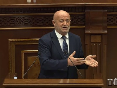 Бывший соратник Пашиняна: Изъятие ссылки на Декларацию о независимости из преамбулы Конституции Армении опасно
