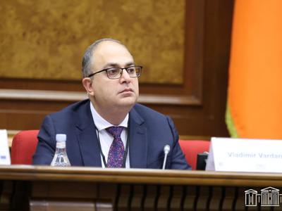 Председатель НС РА подписал протокол о прекращении полномочий депутата Владимира Варданяна