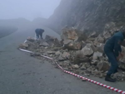 Քարաթափում Սիսիան-Լծեն-Տաթև ավտոճանապարհին. այն դարձել էր միակողմանի