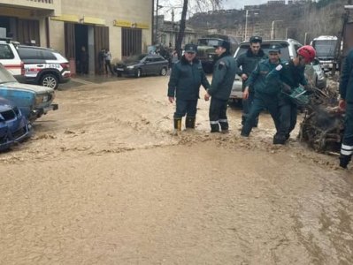 Наводнение в Капане: На улице Арзуманяна затоплены автомобили