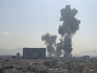 U.S. and Israel Strike Industrial Facilities in Iranian City of Arak