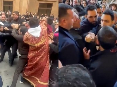 Друзья и родные задержанных накануне после инцидента в церкви Св.Анны братьев проводят акцию протеста у здания МВД