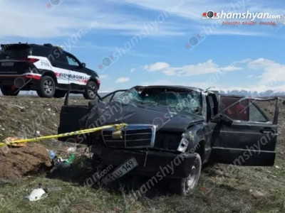 Եղվարդում Mercedes-ը բախվել է ծառին, կոտրել այն, ապա քարերին ու հողաթմբին. ամուսինները տեղափոխվել են հիվանդանոց