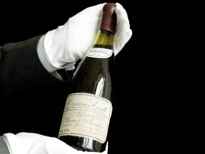 UPI. 1945 թվականի գինու շիշը աճուրդում վաճառվել է 812,000 դոլարով