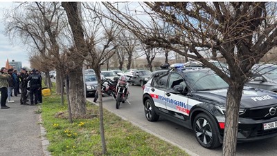 На проспекте Исакова в Ереване пассажиру машины стало плохо - он скончался