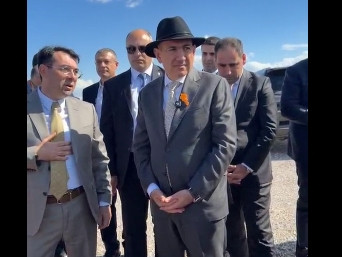«Պետությունը տունս վերցրել է, տվել հարևանիս, ինչի՞», «Բա ես ինչ իմանամ՝ կյանքի էդ էջը փակեք».Բնակչի և Փաշինյանի զրույցը