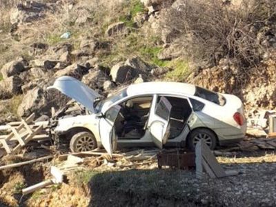 Գիշերը «Nissan»-ը դուրս է եկել երթևեկելի գոտուց և հայտնվել ձորակում. Վարորդին դուրս են բերել փրկարարները