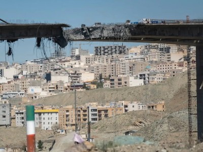 Iranians gathering on country’s bridges, near power plants which US has threatened to bomb