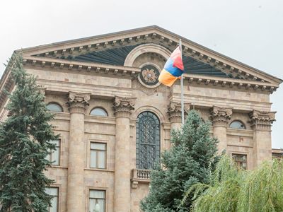 В Ереване продолжается работа внеочередного заседания парламента
