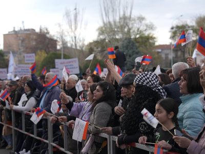 «Паст»: На митинге блока «Сильная Армения с Самвелом Карапетяном» присутствовало около 40 000 человек   