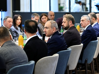 Пашинян призвал бизнесменов повысить заработную плату своим сотрудникам
