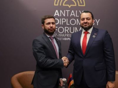 Замглавы МИД Армении и госминистр МИД Катара обсудили безопасность на Ближнем Востоке