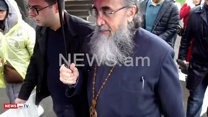 Ստորագրահավաք՝ Միքայել Սրբազանին տնային կալանքից ազատելու պահանջով