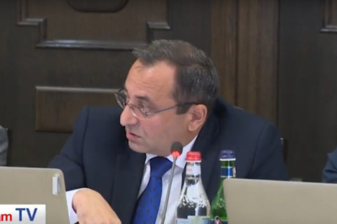 Ո՛չ, դադարեցրեք այդ պրակտիկան. վարչապետը սաստեց Արծվիկ Մինասյանին