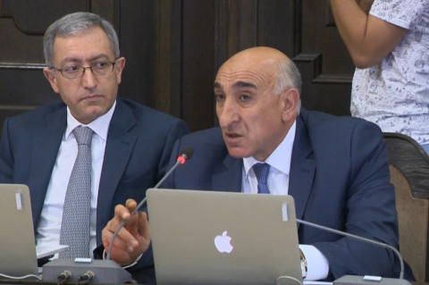 Գիշերվա 2-ին բոլոր բնակիչներին տարհանել են. վարչապետին զեկուցեցին Արթիկում շենքի վթարի մասին