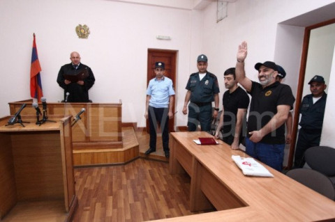 Արարատ Խանդոյանը 3,5 տարվա ազատազրկման դատավճիռն ընդունեց ժպիտով եւ ծափահարելով