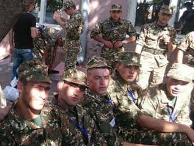 «Կարեւորը ձիգ ու հպարտ». ամառային զորակոչի առաջին նորակոչիկները մեկնեցին ծառայության