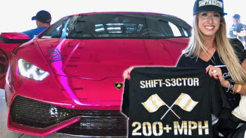 Վարդագույն Lamborghin-ով շիկահեր կինը ռեկորդ է սահմանել