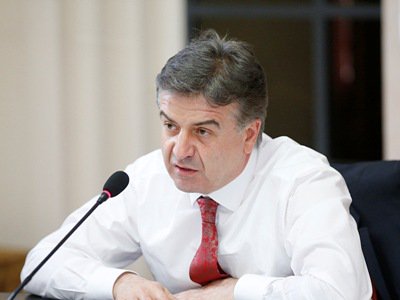 Կեղտի մեջ ապրում ենք, ալարում ենք կռանանք, քարը, որ ոտերիս տակ ընկնում ա, գցենք մի կողմ. վարչապետ