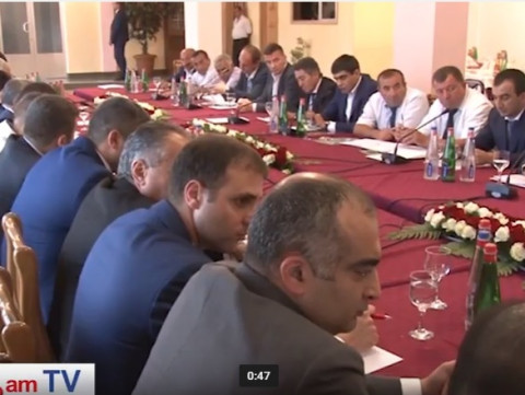 Իմ պապական գյուղում մենք տենց ենք արել. վարչապետը հանձնարարեց ճանապարհների շինարարությանը ստեղծագործաբար մոտենալ