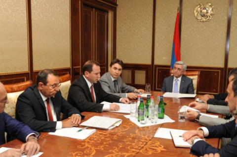 Սերժ Սարգսյանը խորհրդակցություն է անցկացրել Խոսրովի անտառում ստեղծված իրավիճակի վերաբերյալ