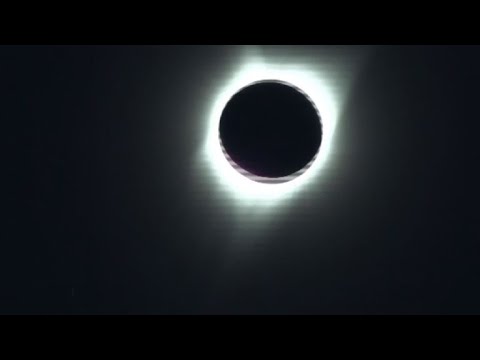 Արեւի ամբողջական խավարումը