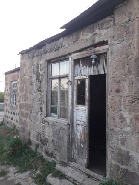 Դե շոր, կոշիկ, գրենական պիտույքներ չունենք, որ դպրոց գնանք. հրազդանցի 3 դպրոցականներին օգնություն է հարկավոր