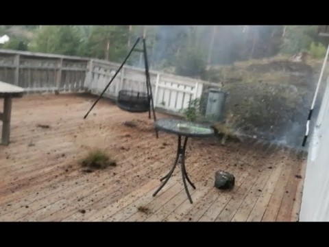 Նորվեգացին նկարահանել է իր հետնաբակը կործանած կայծակի հարվածը