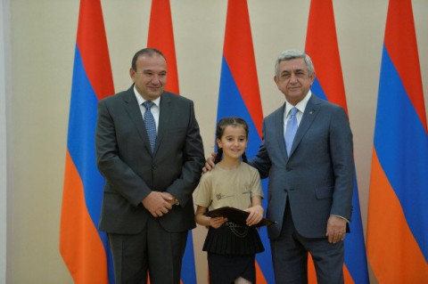 Նայի, հա, բայց ուժեղ ես խաղալու. Սերժ Սարգսյանը խոստացավ շախմատ խաղալ դպրոցական տղայի հետ