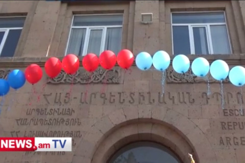 «Այս դպրոցում ինձ համար ոչինչ չի փոխվել». Արա Բաբլոյանն այցելել է իր հարազատ դպրոց