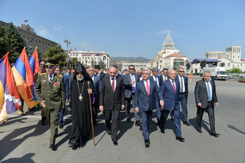 Սերժ Սարգսյանն ու Բակո Սահակյանը մասնակցել են Արցախի հռչակման 26-րդ տարեդարձի միջոցառումներին