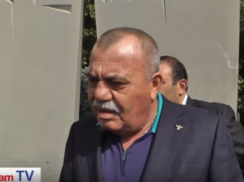Ութ հատ էլ կնիկ ունեմ. Մանվել Գրիգորյան
