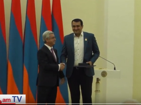 Նախագահը Մկրտիչ Արզումանյանին, Արամեին և Մհերին վաստակավոր արտիստի կոչում շնորհեց