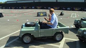 Արքայազն Հարին մինի Land Rover է վարել