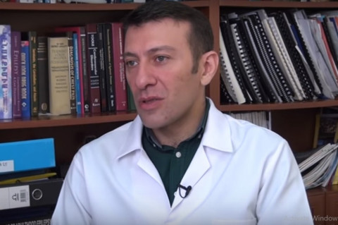 «Հարցրու բժշկին». Ինչո՞ւ է մարդը քնած ժամանակ կարծես «ընկնում»