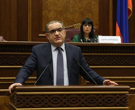 Դե թող գնա, տա գլուխը ջարդի, սպանի, հետո էլ պատիժ կրի. փոխնախարարը՝ օրինագծի ընդդիմախոսներին