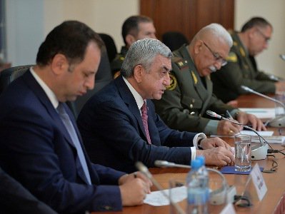 Մարդիկ են խոսում բանակի մասին, ովքեր 5-10 էջ էլ չեն կարդացել. Սերժ Սարգսյան