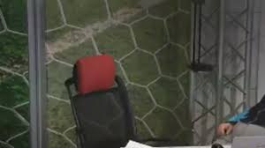 Վասիլի Ուտկինն ընկել է աթոռից