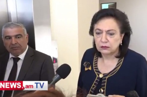 «Ցինի՛կ». Հրանուշ Հակոբյանը՝ լրագրողին