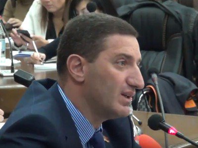 Սա նույնն է, որ ընտանիքի հայրն ասի՝ բնակարանը նորոգում ենք, հաց չենք ուտելու. Գեւորգ Պետրոսյան