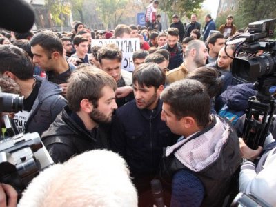 Տարկետման վերացման դեմ բողոքի 3-րդ օրը. վարչապետն ընդունել է ակտիվիստներից մի քանիսին