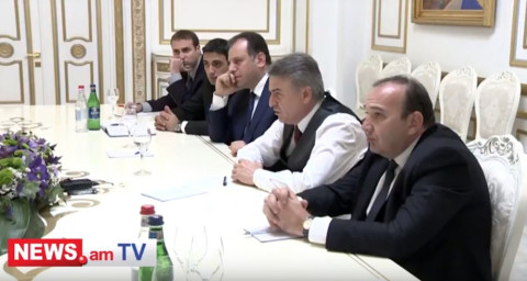 Վիգեն, մի րոպե. վարչապետը հանգստացրեց հունից դուրս եկած ՊՆախարարին