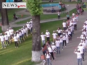 Ես չեմ ծխում, և դա ինձ դուր է գալիս. ֆլեշմոբ Կապանի զբոսայգում