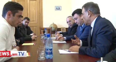 ԱԺ նախագահ, բժիշկ Արա Բաբլոյանը ուսանողներին զգուշացնում է հացադուլի հետեւանքների մասին