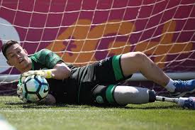 Goalkeeper holds first training after losing leg in Chapecoense plane crash