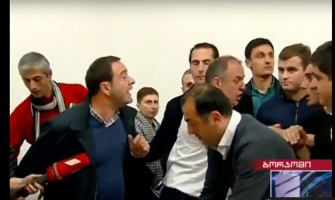 Բորժոմիի սակրեբուլոյի առաջին նիստին քաշքշուկ է տեղի ունեցել սակրեբուլոյի անդամների միջեւ