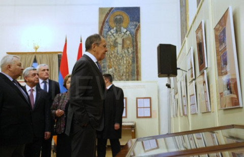 Երեւանում ՀՀ եւ ՌԴ ԱԳ նախարարները ցուցահանդես բացեցին