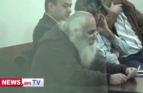 «Սասնա ծռերի» անդամը փորձեց լքել նիստերի դահլիճը, ոստիկանները թույլ չտվեցին